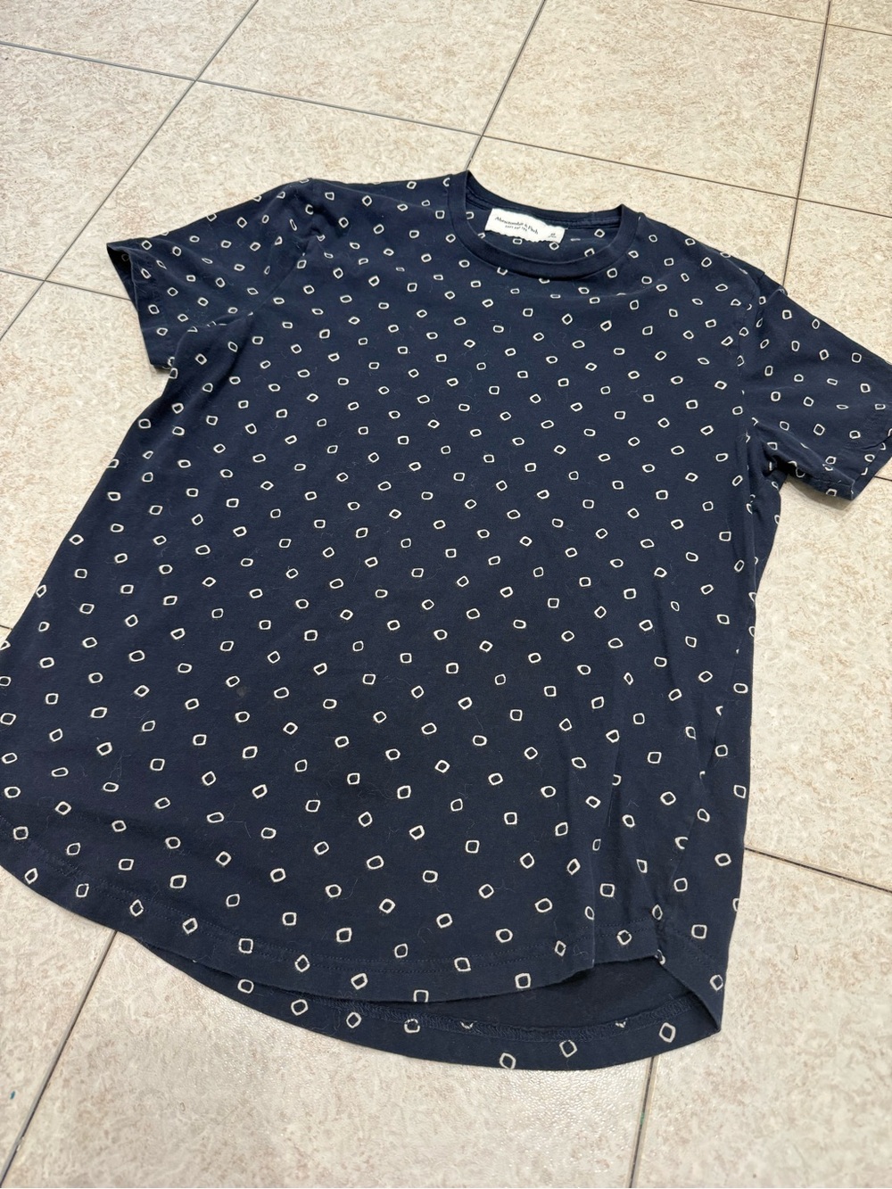 Abercrombie & Fitch Navy Short-Sleeve Crewneck with White Geo Print